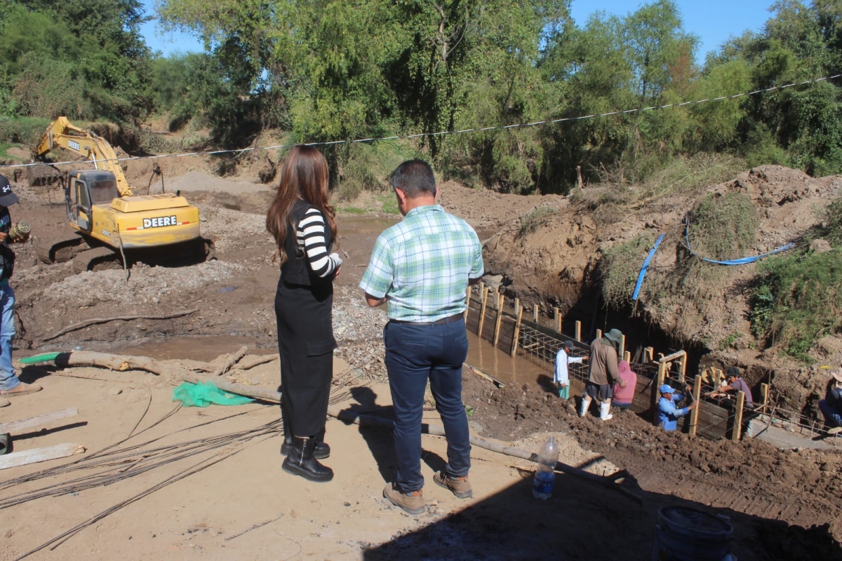 Supervisa María Elizalde avance en obra de construcción de Vado en El Pochote.