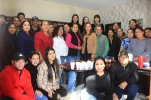 María Elizalde comparte la tradicional Rosca de Reyes con equipo DIF Mocorito y DIF Pericos.