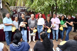 DIF, Voluntariado y Ayuntamiento de Mocorito entregan “Cenas Navideñas” en la zona sur del municipio.
