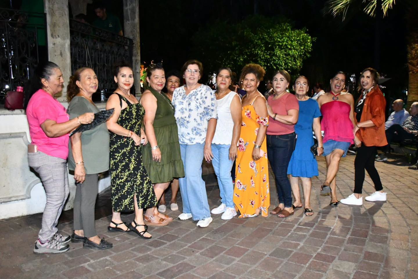 ¡Mocorito disfrutó de una gran noche de Viernes de Plaza!