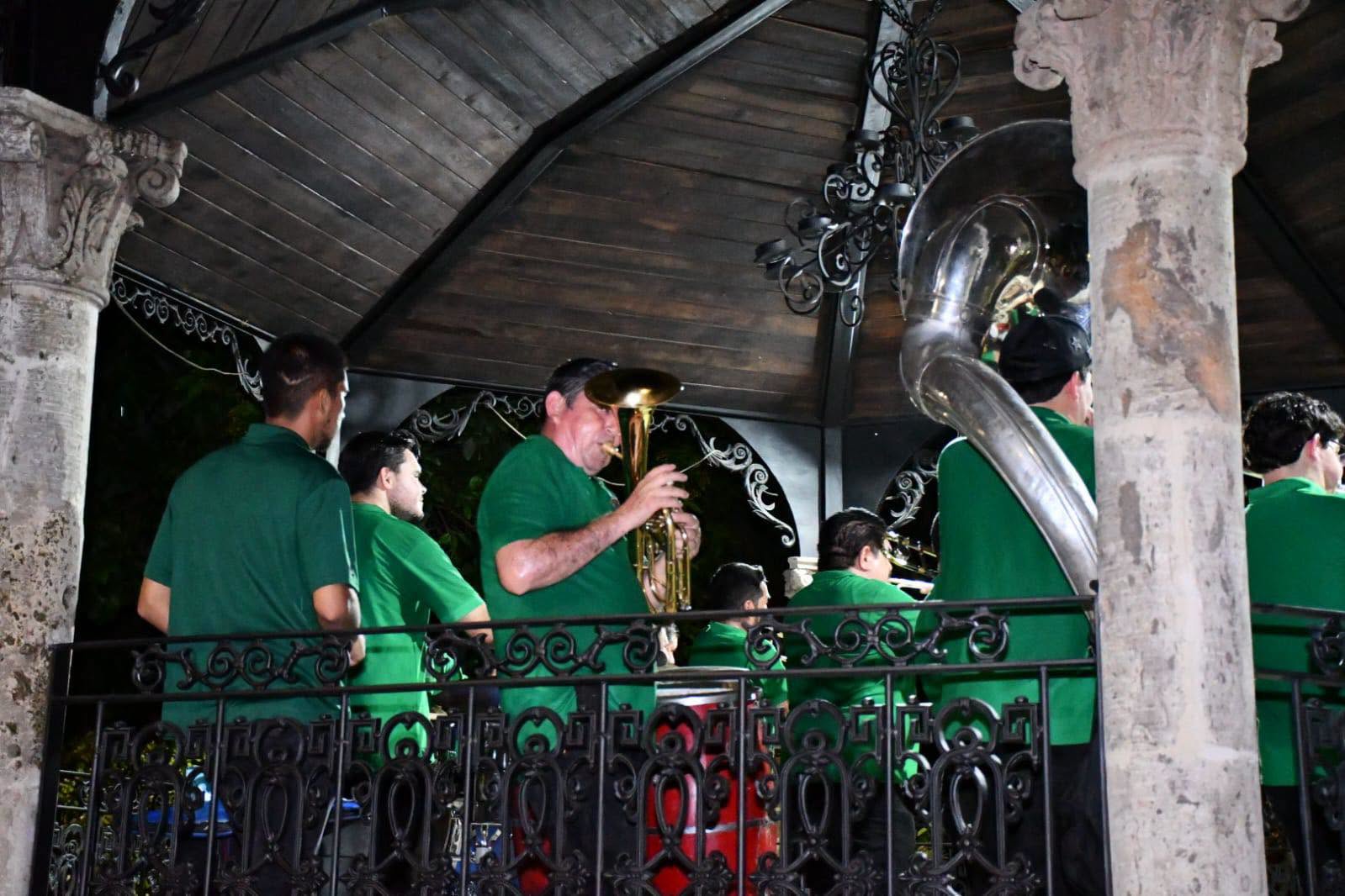 ¡Mocorito disfrutó de una gran noche de Viernes de Plaza!