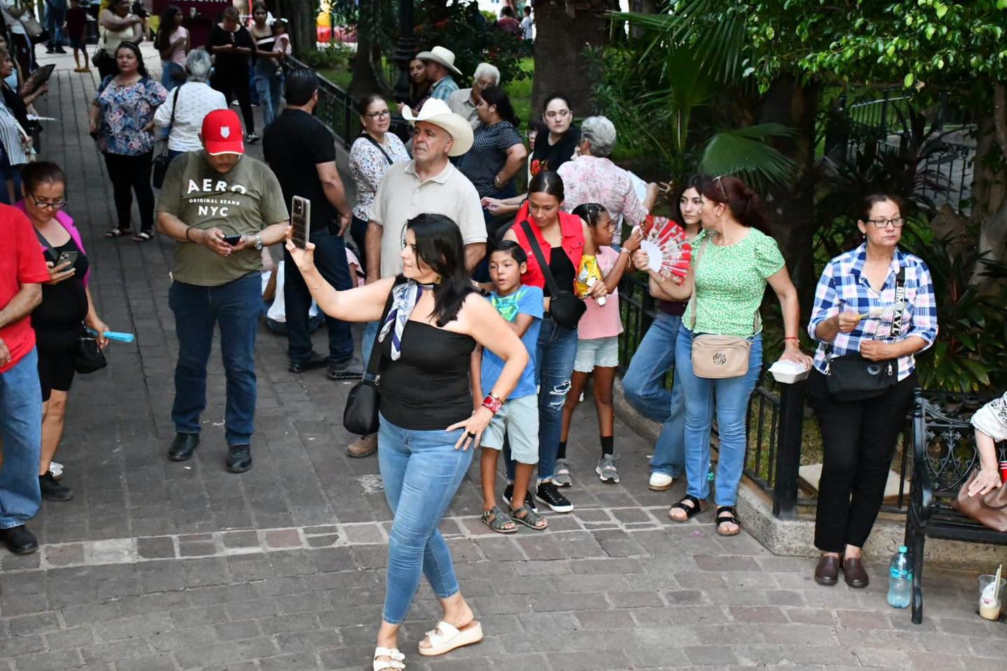 ¡Mocorito disfrutó de una gran noche de Viernes de Plaza!