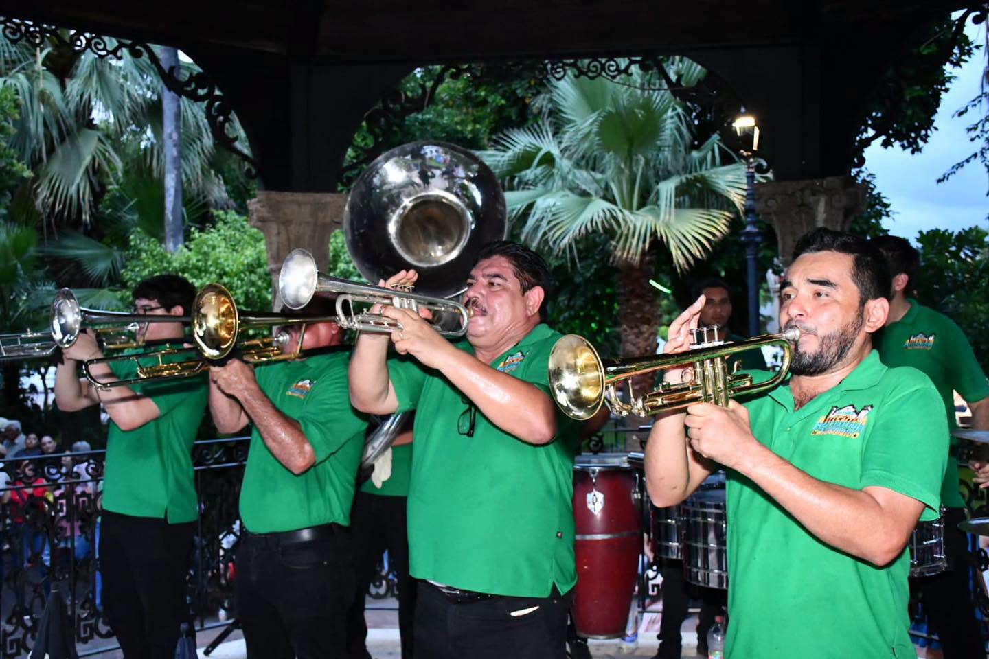¡Mocorito disfrutó de una gran noche de Viernes de Plaza!