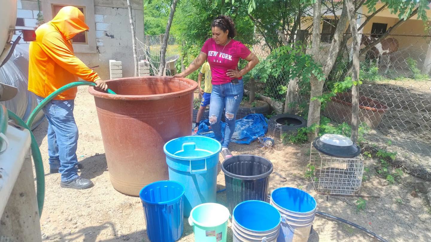 JMAPAM ajusta distribución de agua mediante una pipa según sus necesidades