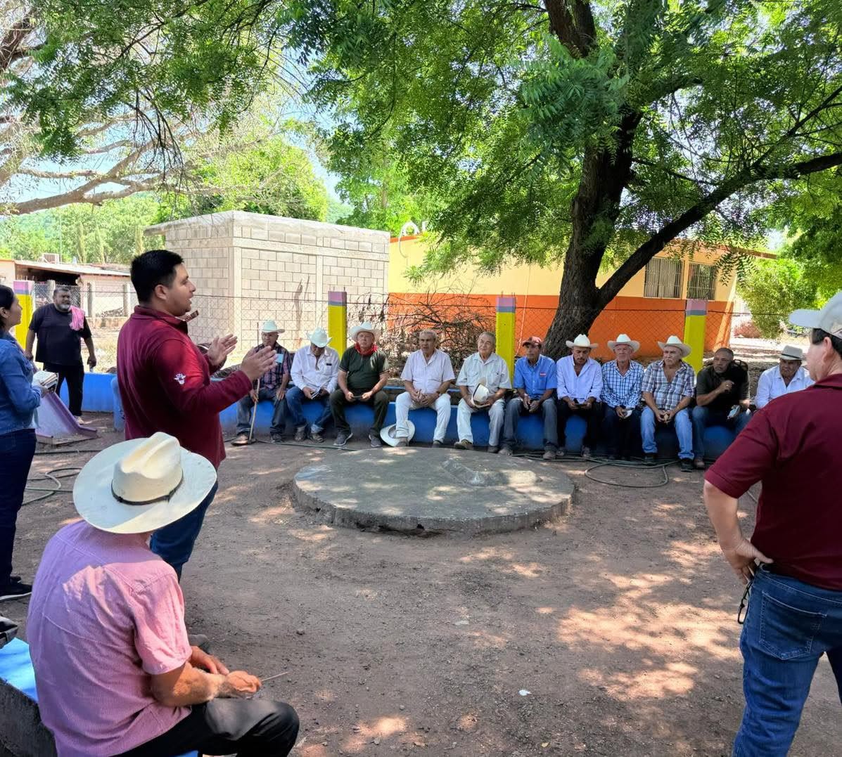 Capacitan a ganaderos de Mocorito para prevenir y controlar el gusano barrenador del ganado