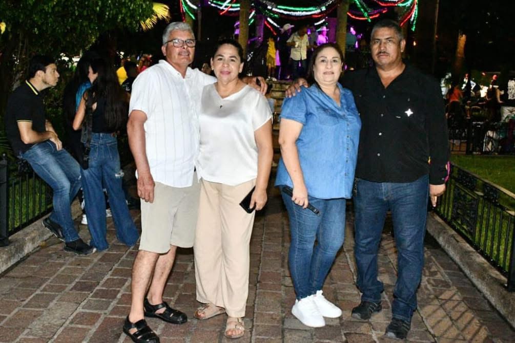 ¡Visitantes disfrutaron de un lluvioso Viernes de Plaza! 