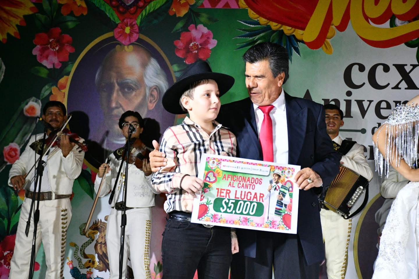 🎤✨ Samael Angulo Vizcarra conquista el primer lugar en el Concurso de Aficionados