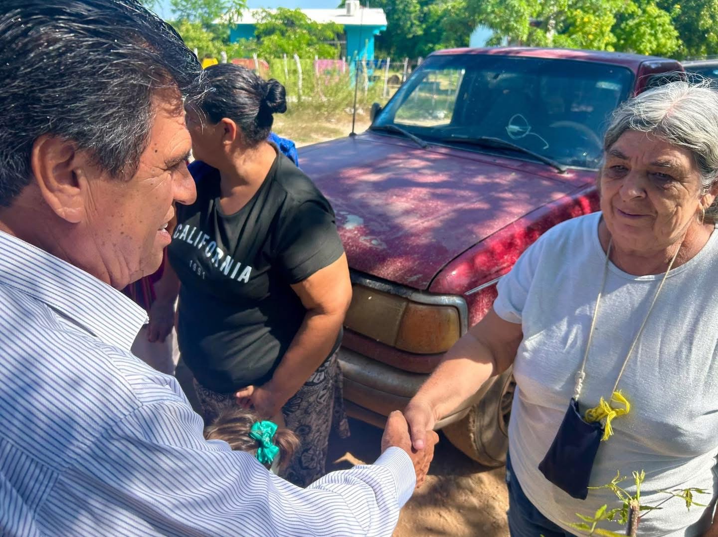 Cumple alcalde Enrique Parra Melecio compromiso con habitantes de Aguapepe y Tepuche