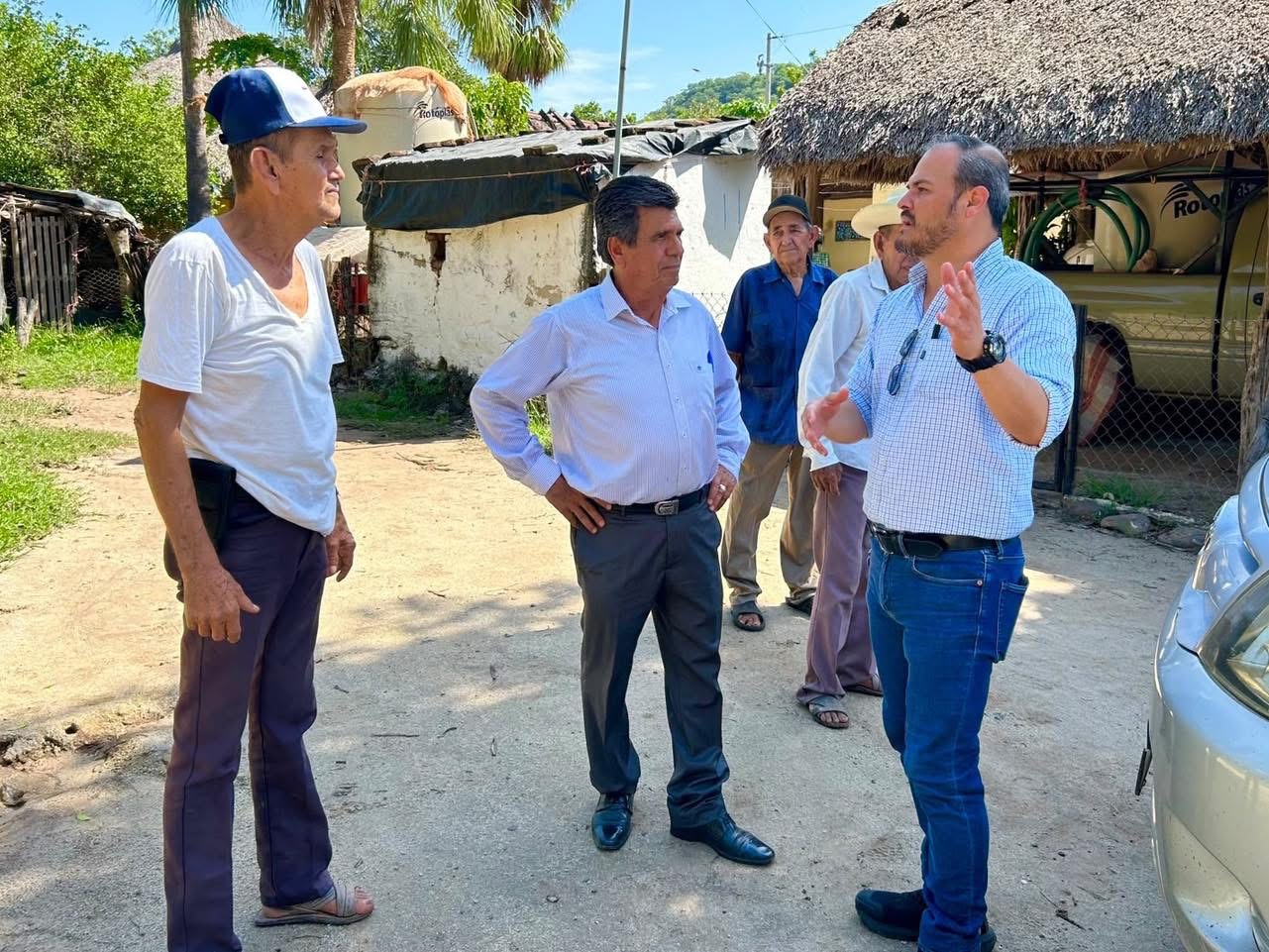 Cumple alcalde Enrique Parra Melecio compromiso con habitantes de Aguapepe y Tepuche