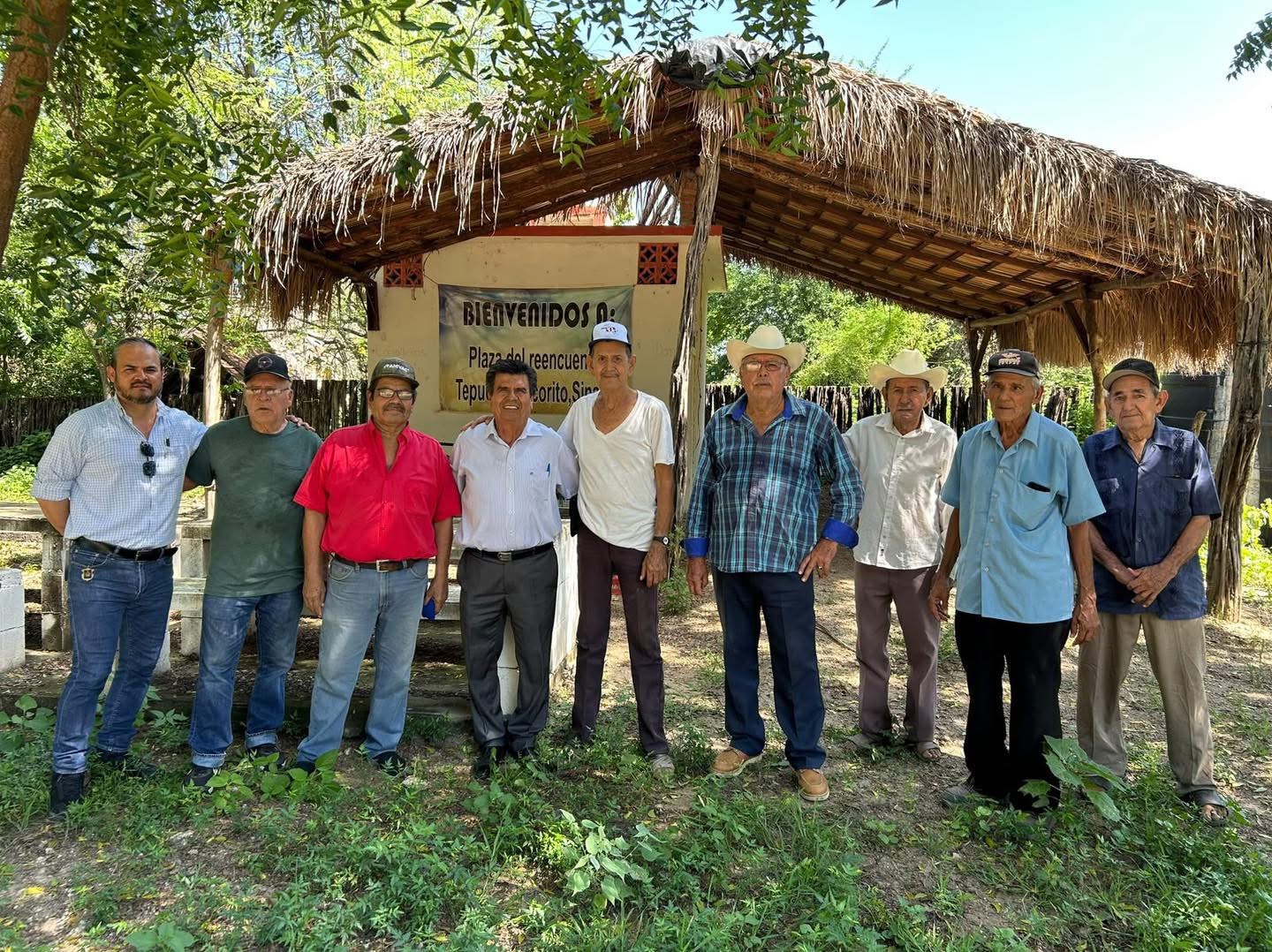 Cumple alcalde Enrique Parra Melecio compromiso con habitantes de Aguapepe y Tepuche